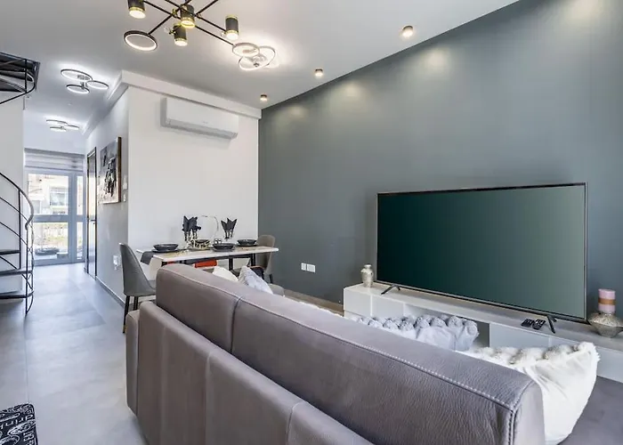 Oasis Penthouse Luxury By Solea Daire *